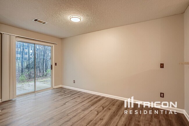 Foto del edificio - 1305 Maple Valley Ct