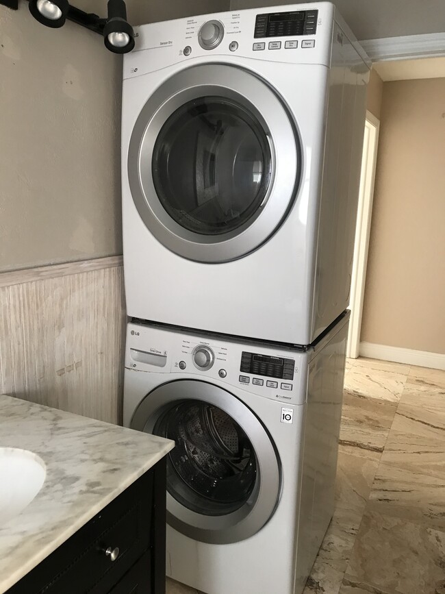 Foto del edificio - 9674 Nevada Pl