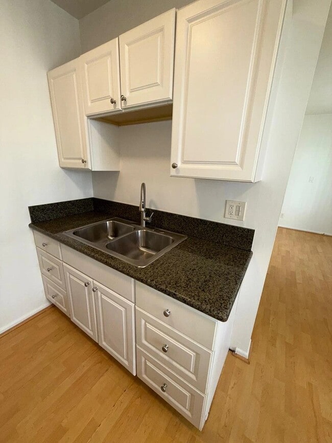 Building Photo - 1248 N Las Palmas Ave