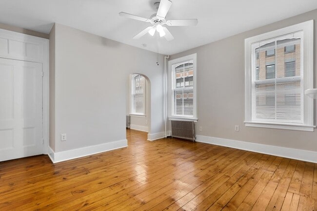 Building Photo - 320 8th St