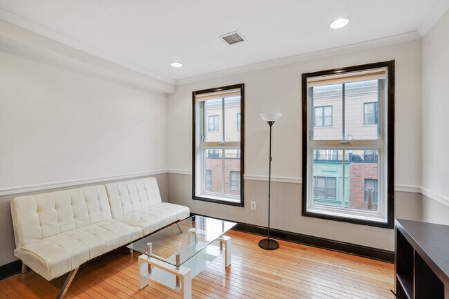 Building Photo - 501 9th St