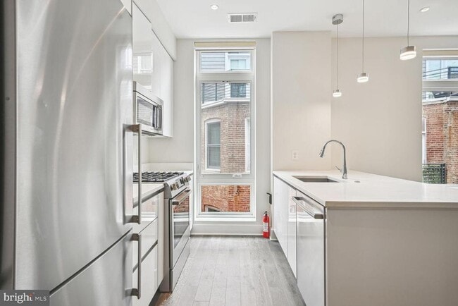 Building Photo - 1745 N St NW