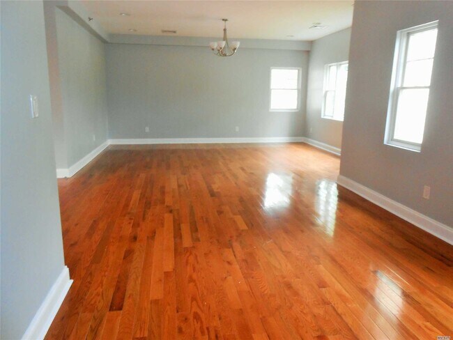 Building Photo - 93 Hempstead Ave