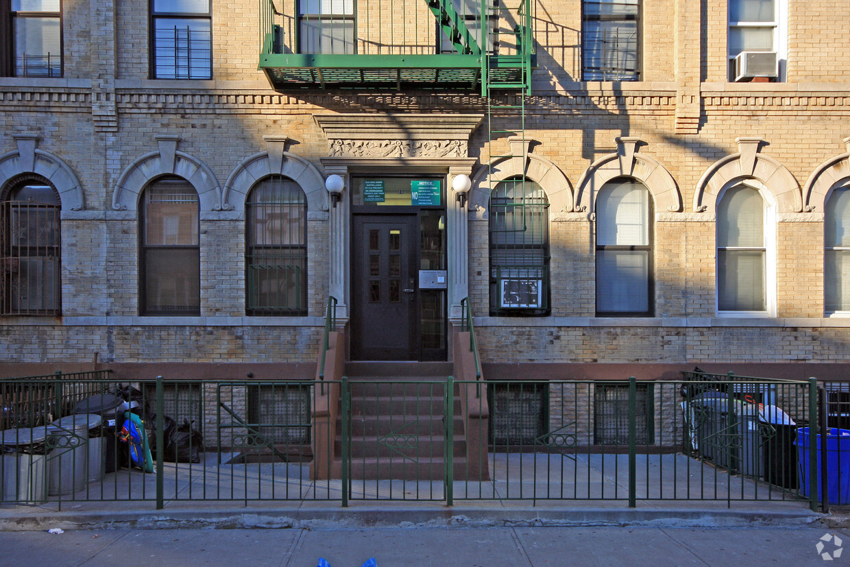 Building Photo - 86 Saratoga Ave