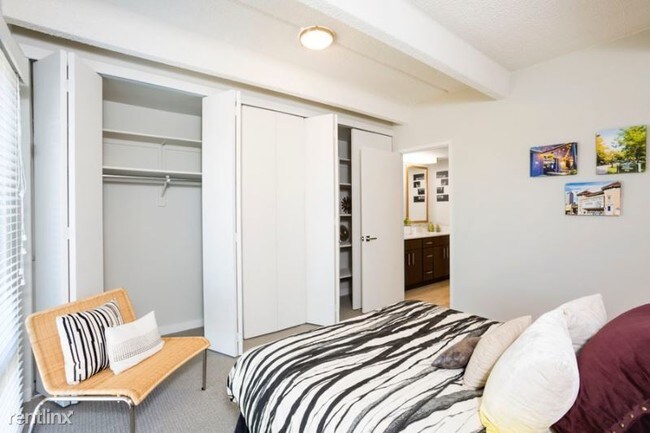 Building Photo - 1 br, 1 bath Apartment - 1045 Downing St