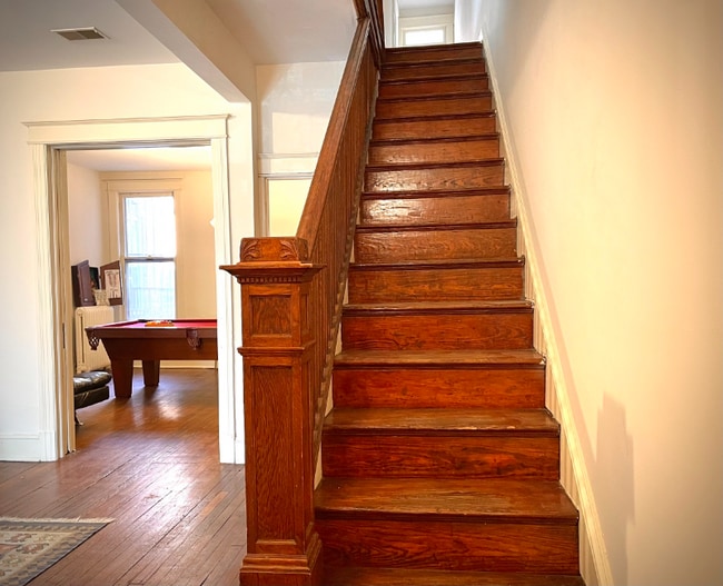 Building Photo - 515 8th St NE