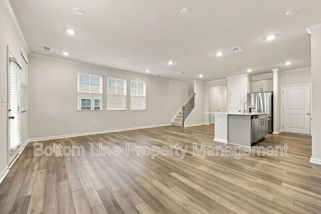 Foto del edificio - 5817 Woodlawn Dr