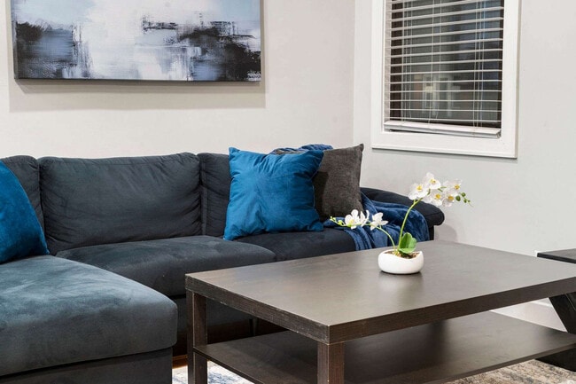 Building Photo - 2018 W 21st Pl