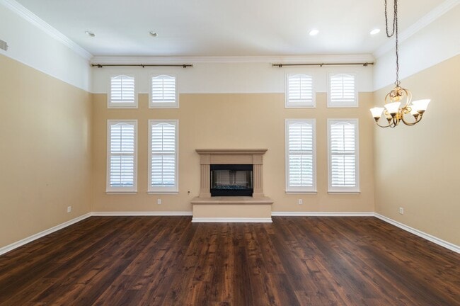 Building Photo - 15519 Sonora St