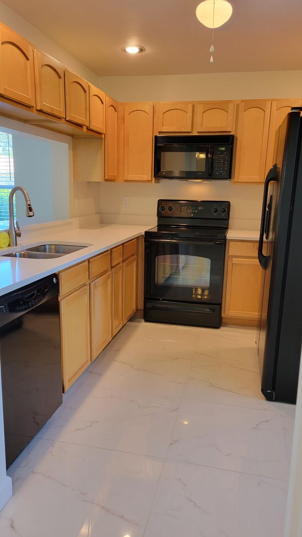 Building Photo - Annual unfurnished  renovated 2/2 villa in...