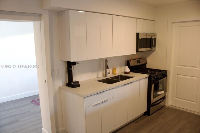 Foto del edificio - 9040 NW 26th Pl