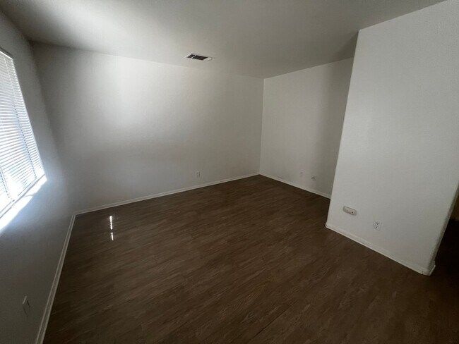 Foto del edificio - 6320 Mesquite Ave