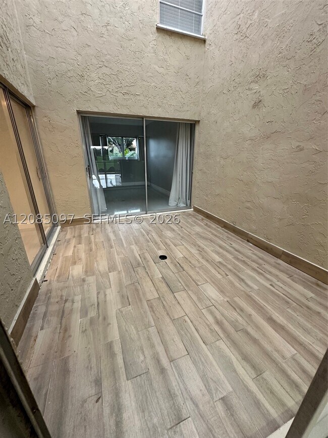 Building Photo - 14357 Kendale Lakes Dr