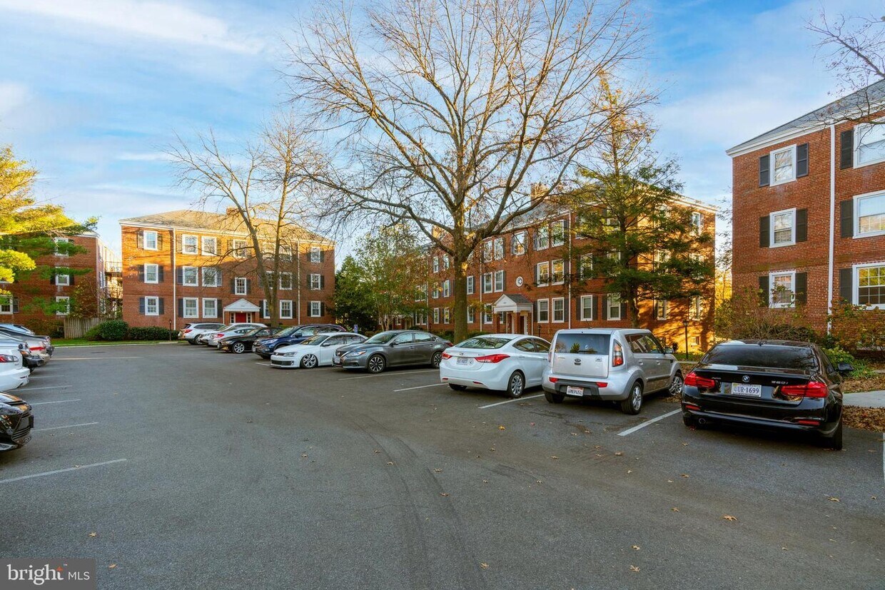 Foto principal - 2968 S Columbus St
