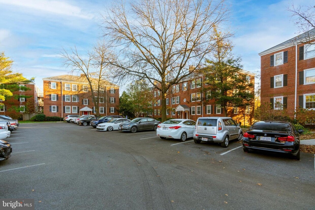 Primary Photo - 2968 S Columbus St
