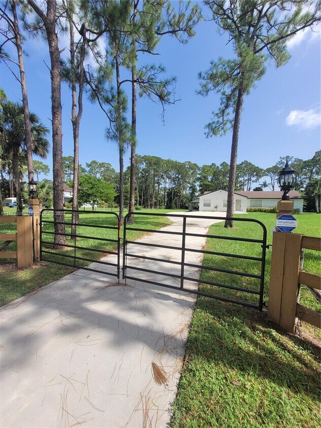 Primary Photo - 11853 47th Rd N