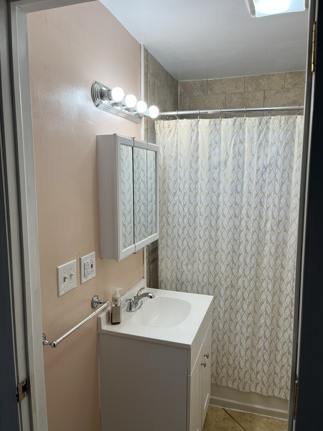 Bathroom - 32380 Maplewood St