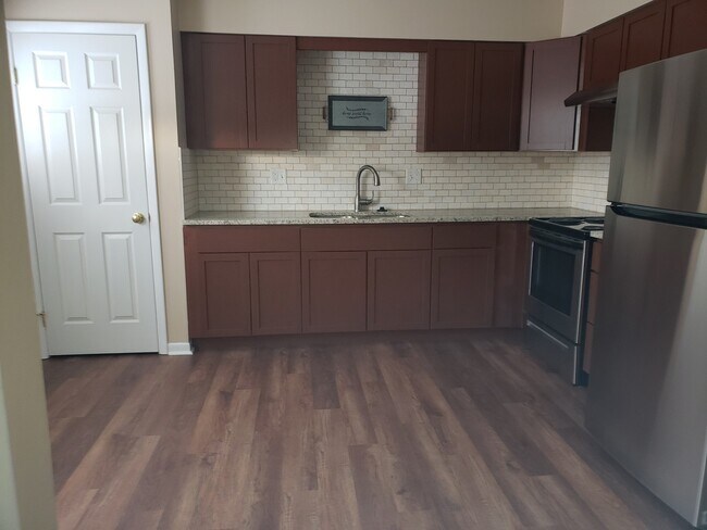Foto del edificio - 1080 N Highland Ave
