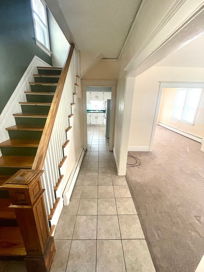 Foto del edificio - AVAILABLE NOW! - Gorgeous 3 Bedroom 1 Bath...