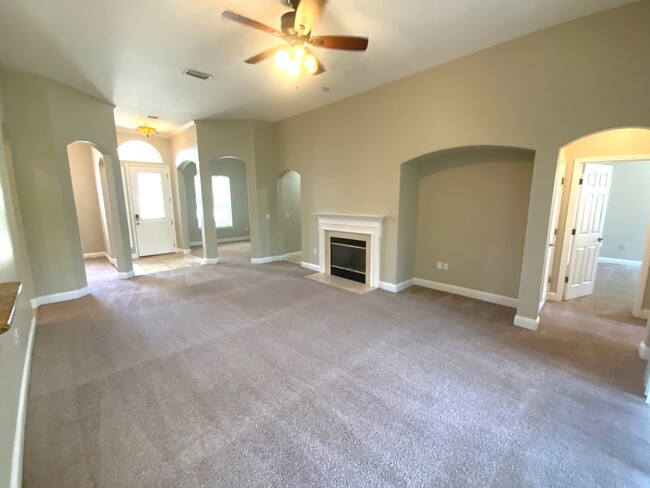 Building Photo - 3990 Royal Pines Dr