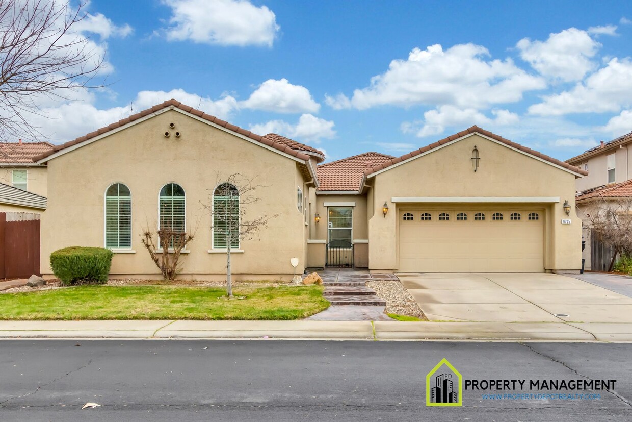 Primary Photo - Exceptional Single-Story Home for Rent - 2...