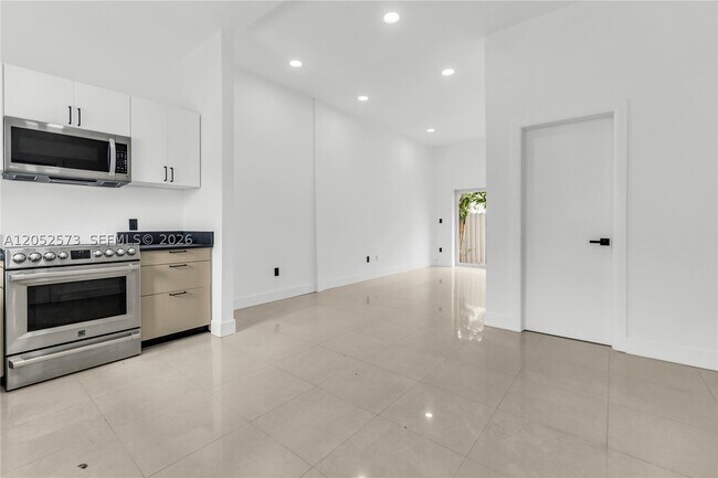 Foto del edificio - 2 SW 7th St