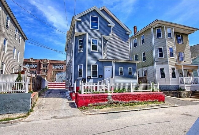 Building Photo - 24 Ida St