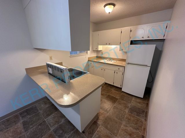 Building Photo - FREE RENT! Charming 2-Bedroom Duplex Retreat on SE Steele St, Portland – Cozy Comfort Awaits!