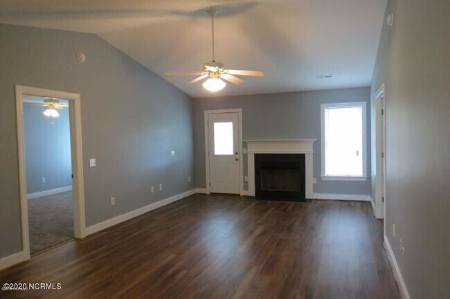 Building Photo - 105 Emily Dr