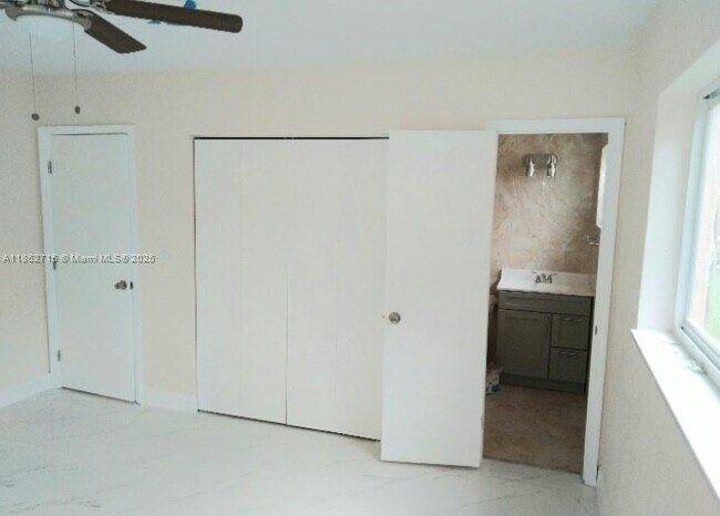 Foto del edificio - 900 NE 154th St