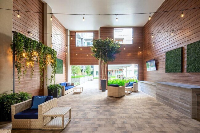 Foto del edificio - 4641 Montrose Blvd