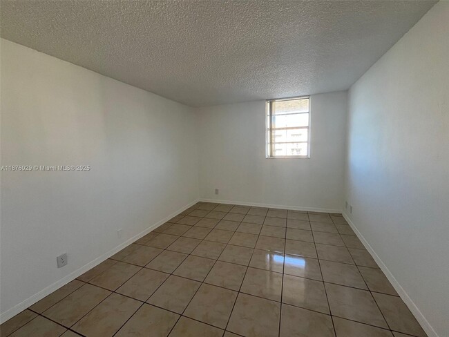 Building Photo - 4550 NW 9th St