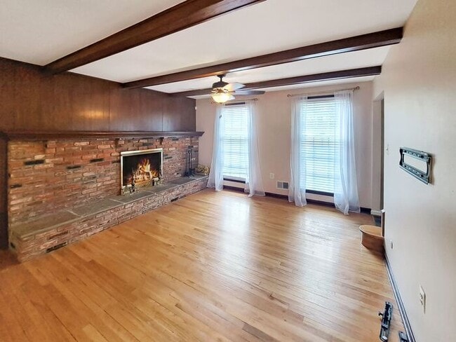 Building Photo - Incredible Mid Century Modern Brick Home 4...