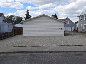 Building Photo - 2407 E Dalke Ave
