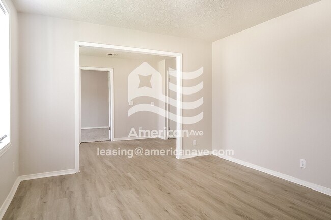 Foto del edificio - 147 W 49th Pl N