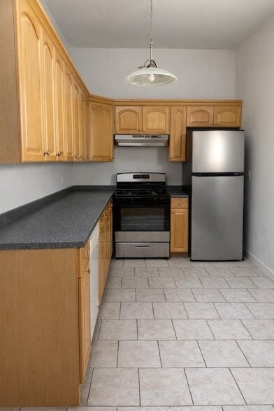 Building Photo - 163 Christopher Columbus Dr