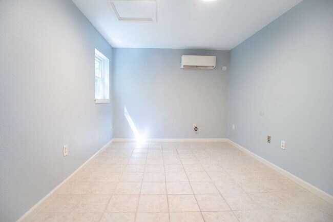 Foto del edificio - "Spacious 4-Bedroom Home in Fayetteville w...