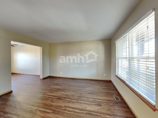 Building Photo - 2291 Oakwood Avenue