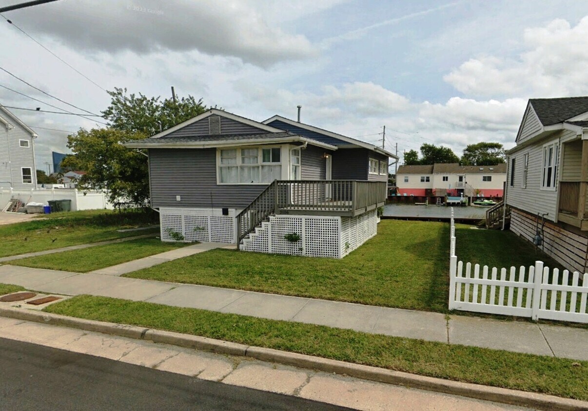 Primary Photo - 2106 Murray Ave