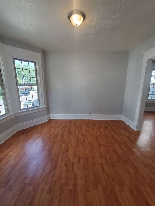 Foto del edificio - 2215-2217 W Mineral St.