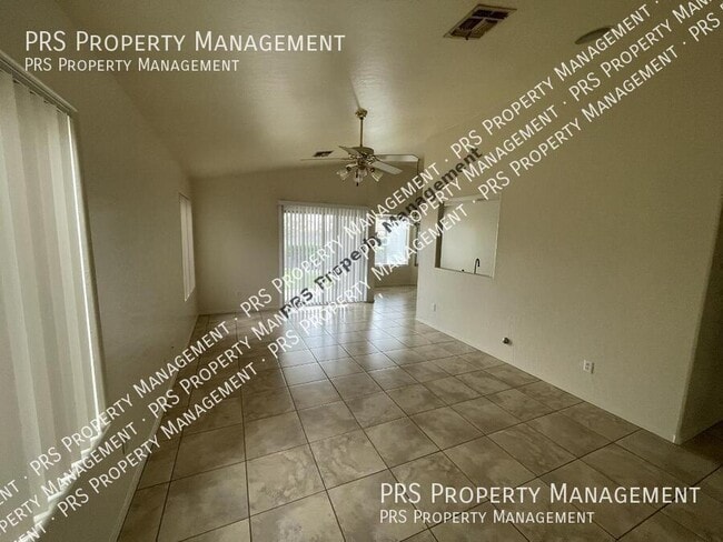 Building Photo - 1030 W Saragosa St