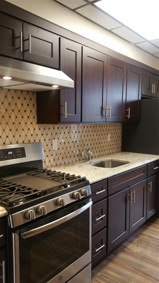 Foto del edificio - 2115F Grove St