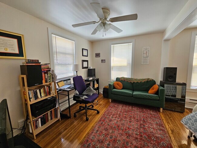 Foto del edificio - 7328 N Honore St