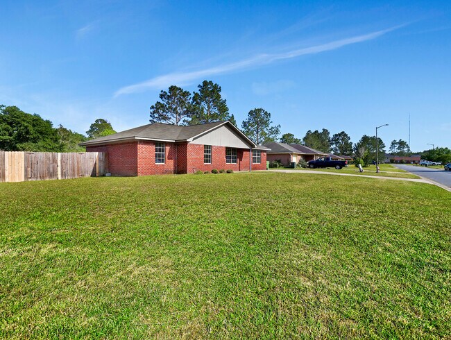 Building Photo - 1232 Pineridge Way