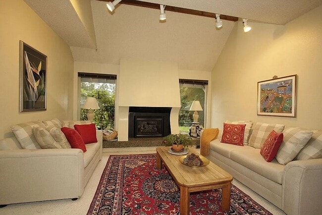 Photo - 4Bd/2.5Ba Kirkland House