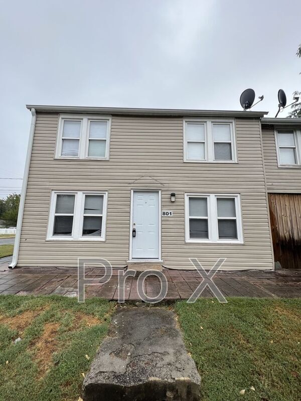Building Photo - 801 S Picher A