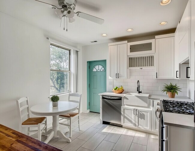 Foto del edificio - 2306 W Jarvis Ave