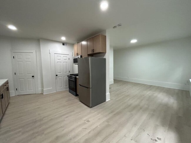 Building Photo - 2 bedroom in Chicago IL 60647