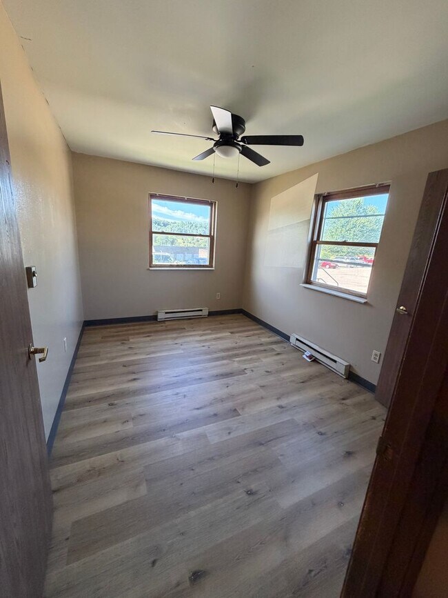 Foto del edificio - Cozy 3 Bedroom Ready For You to Make Home!!