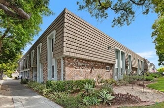 Building Photo - 801 C Ave